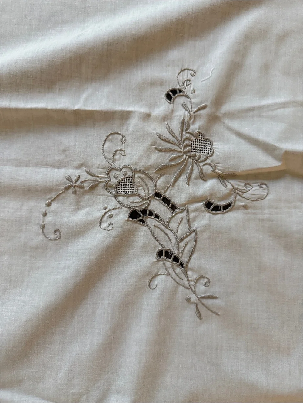 Vintage Beige Elegant Round Embroidered Tablecloth